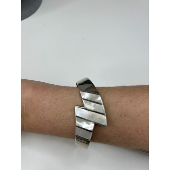 Vintage Modernist Mother of Pearl and Sterling Silver Bracelet - Picture 2 of 6